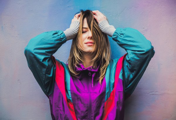 Quelles astuces pour associer des chaussures en cuir verni avec une tenue casual?