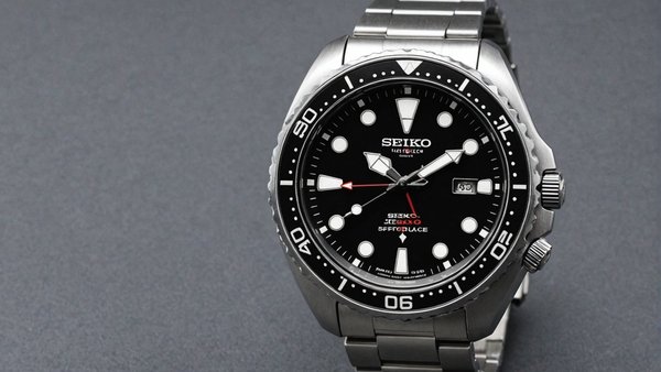 Découvrez la collection de montres seiko mod gmt
